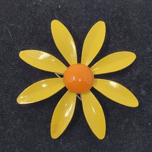 Vintage 60's Daisey Flower Brooch Pin Pendant Yellow Orange Enamel Whimsical - Picture 1 of 10